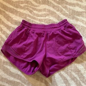 Lululemon Hotty Hot Low-Rise Lined Short 2.5"